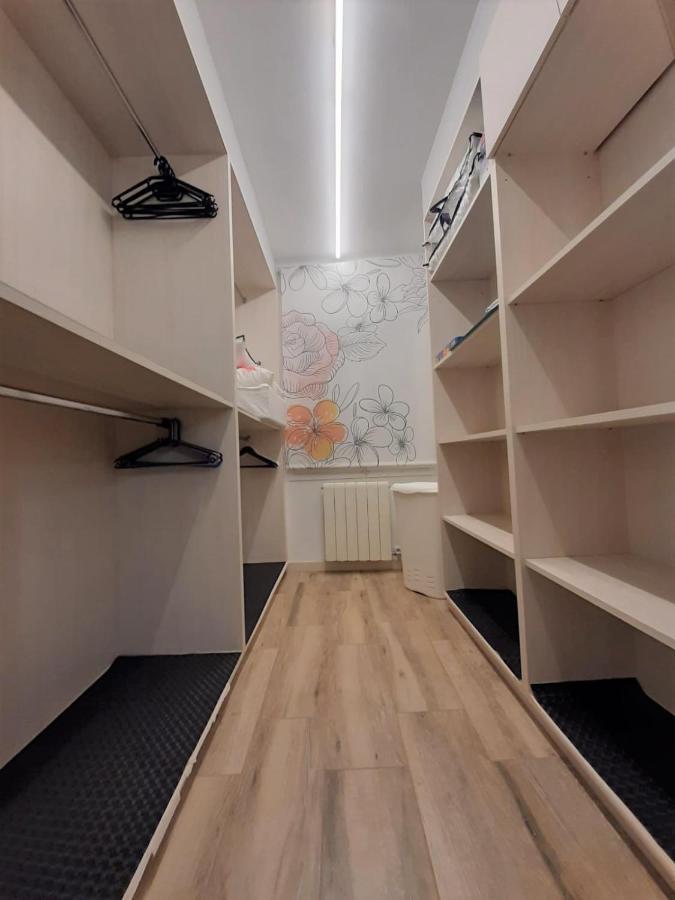 Apartamento Nuria Figueres  Exterior photo